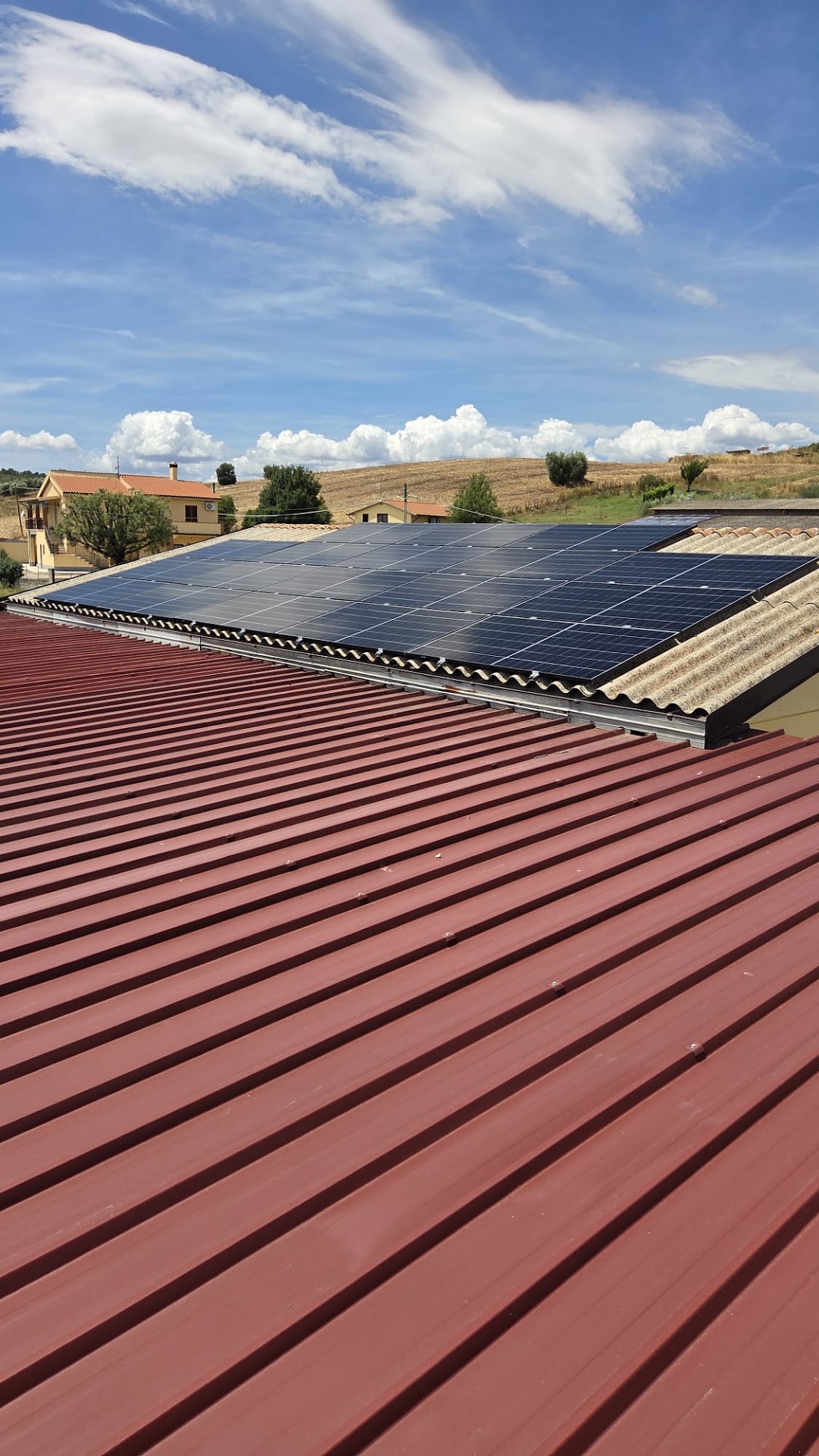Impianto fotovoltaico da 10 kWp sul capannone di un’autocarrozzeria in Toscana, realizzato da Green Terrae