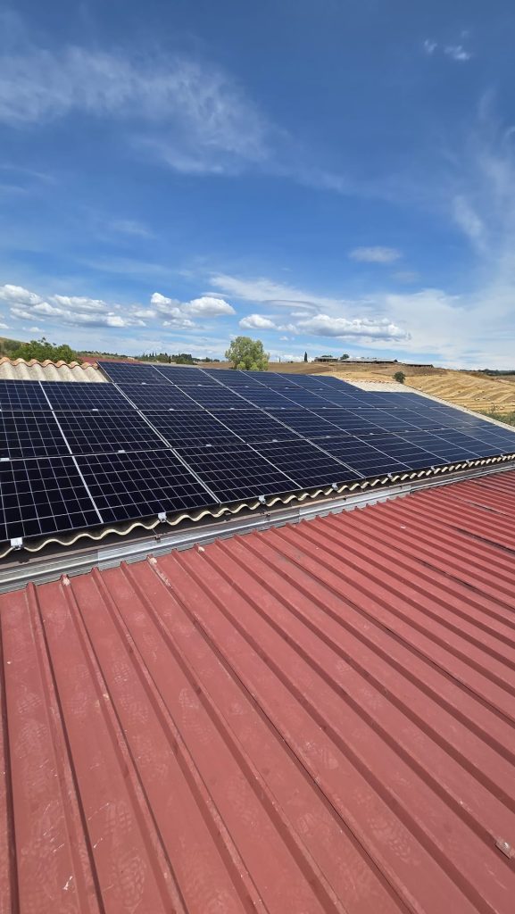 Impianto fotovoltaico da 10 kWp sul capannone di un’autocarrozzeria in Toscana, realizzato da Green Terrae